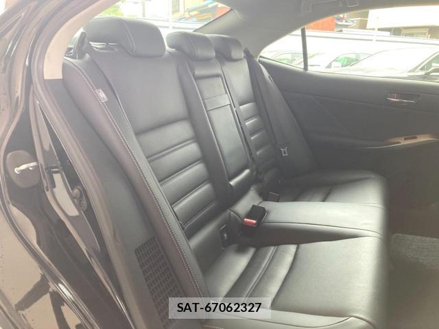 Lexus IS 2015-09 8856198-8