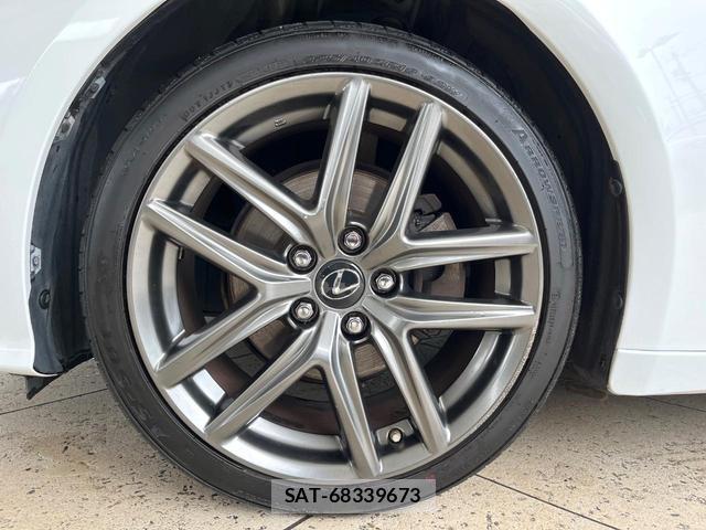 Lexus IS 2013-09 8856212-12