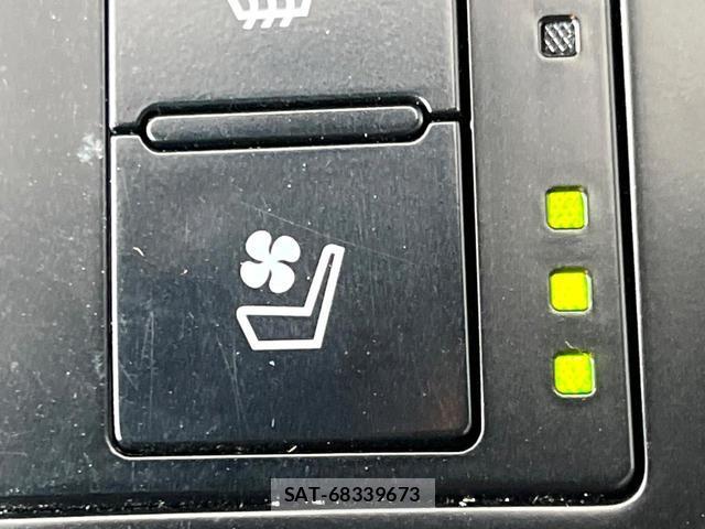 Lexus IS 2013-09 8856212-3