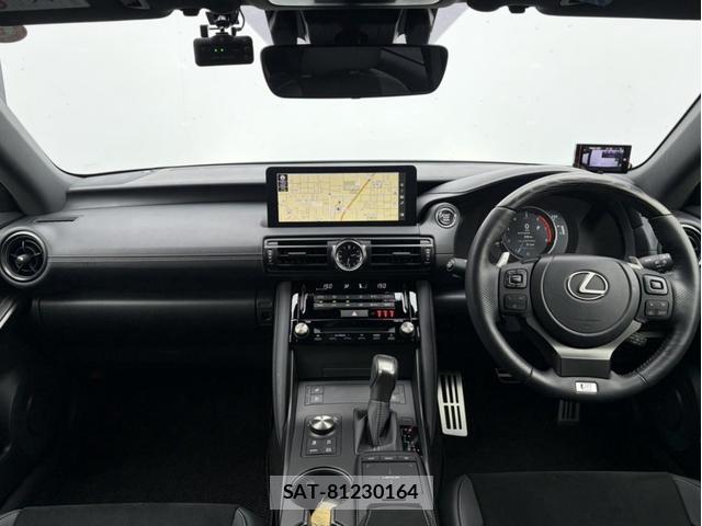 Lexus IS 2025-10 8856487-1
