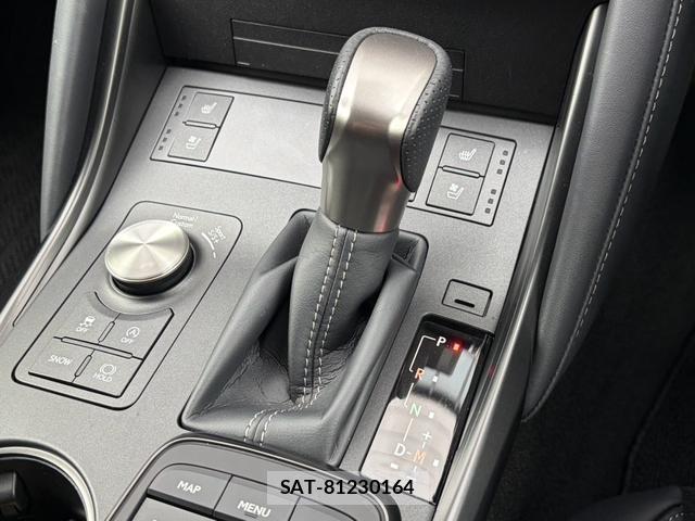 Lexus IS 2025-10 8856487-10