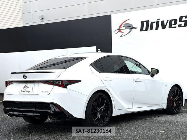 Lexus IS 2025-10 8856487-3