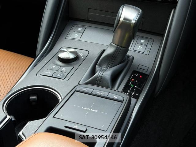 Lexus IS 2021-03 8856494-13