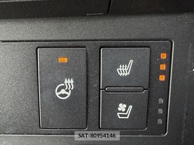 Lexus IS 2021-03 8856494-6