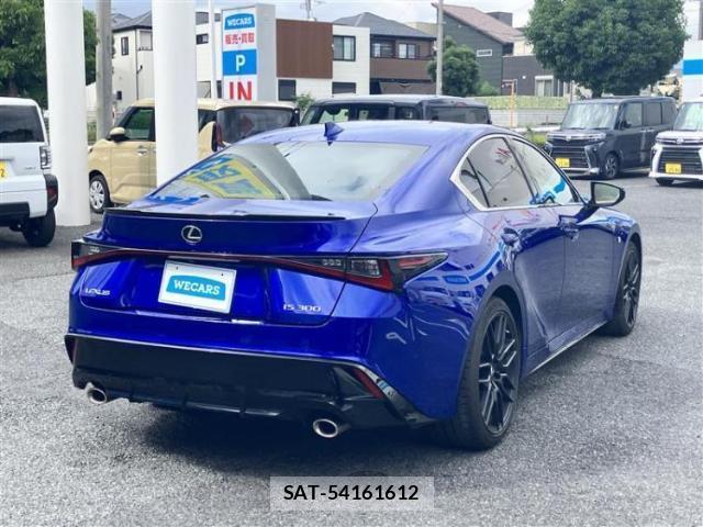 Lexus IS 2021-07 8856976-2