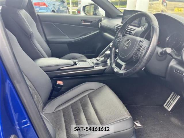 Lexus IS 2021-07 8856976-4