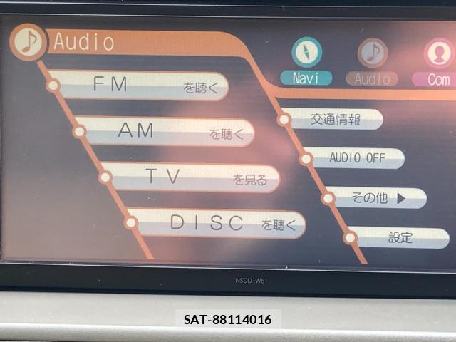 Toyota ISIS 2011-09 8854980-11