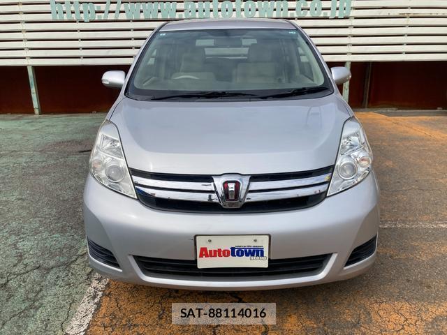 Toyota ISIS 2011-09 8854980-13