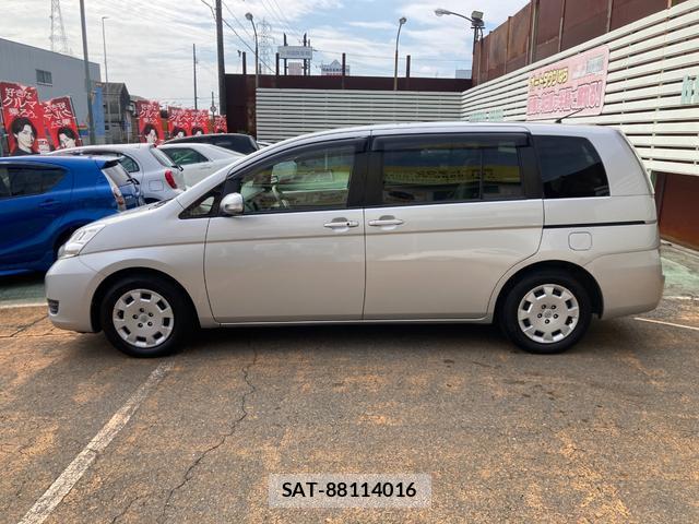 Toyota ISIS 2011-09 8854980-14