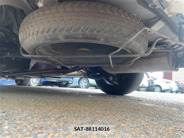 Toyota ISIS 2011-09 8854980-18