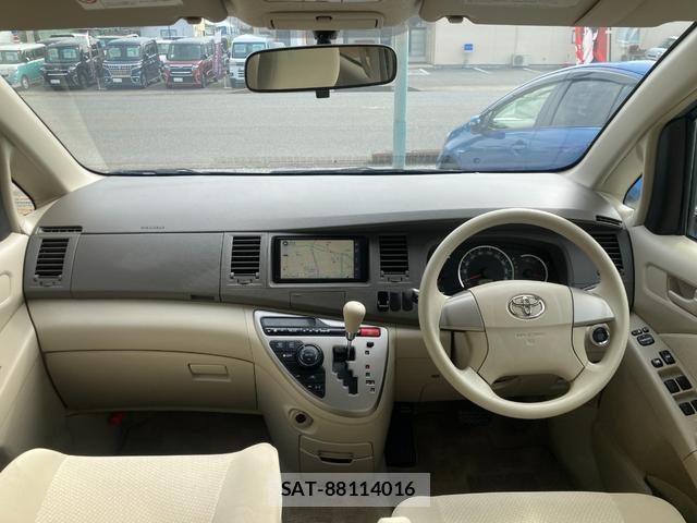 Toyota ISIS 2011-09 8854980-2
