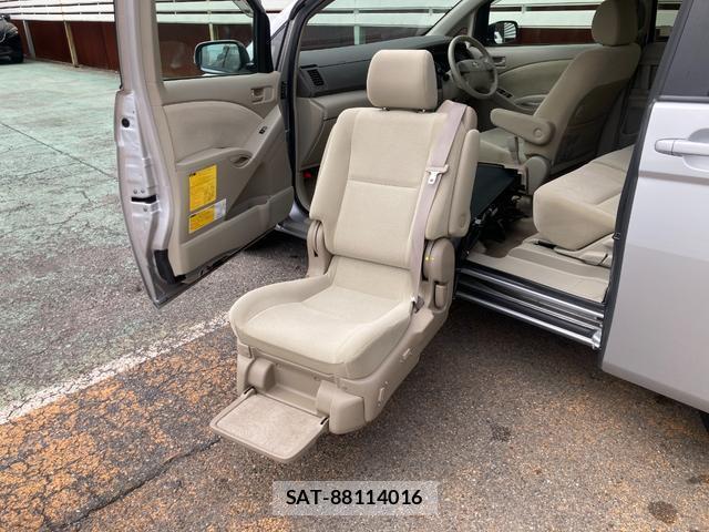 Toyota ISIS 2011-09 8854980-3