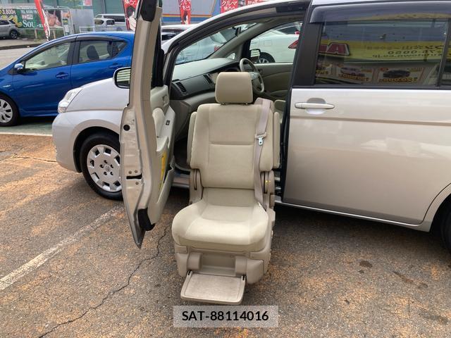 Toyota ISIS 2011-09 8854980-4