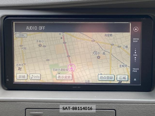 Toyota ISIS 2011-09 8854980-6
