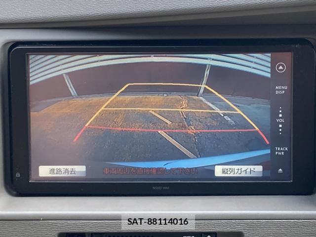 Toyota ISIS 2011-09 8854980-7
