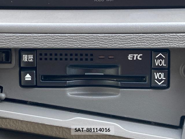 Toyota ISIS 2011-09 8854980-8