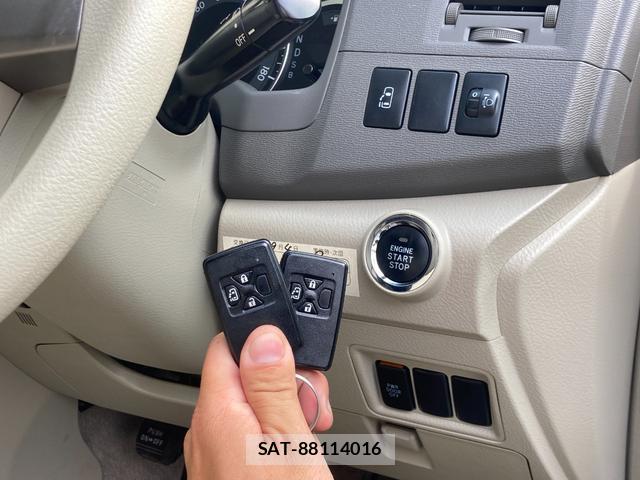 Toyota ISIS 2011-09 8854980-9