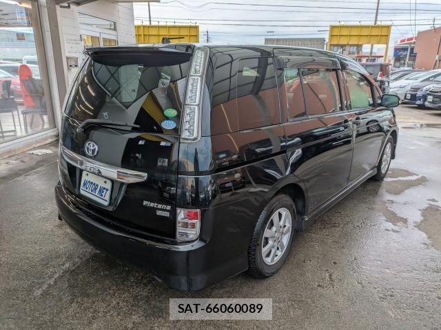 Toyota ISIS 2012-07 8855130-1