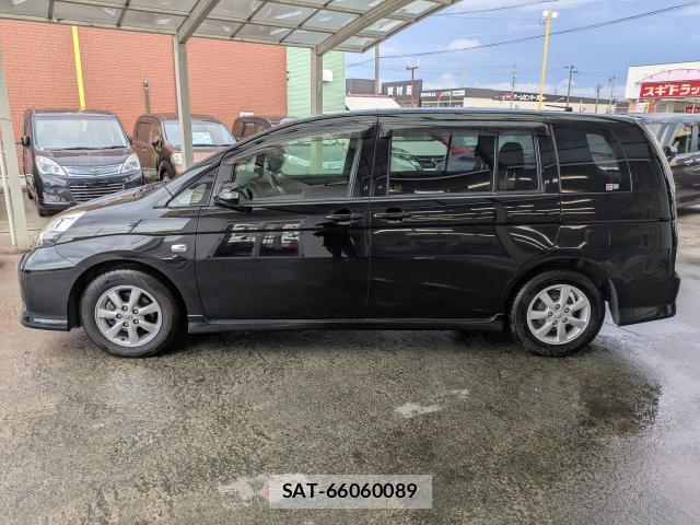 Toyota ISIS 2012-07 8855130-11