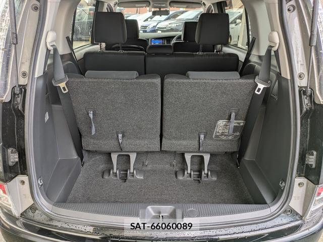 Toyota ISIS 2012-07 8855130-15