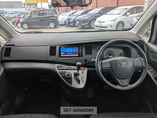 Toyota ISIS 2012-07 8855130-2