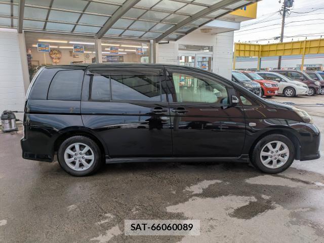 Toyota ISIS 2012-07 8855130-3