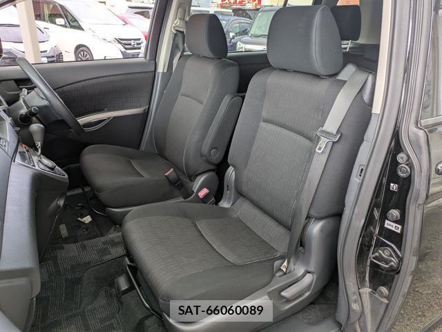 Toyota ISIS 2012-07 8855130-5