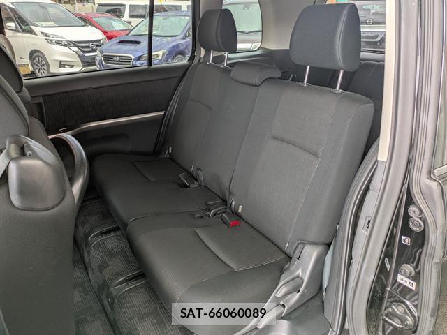 Toyota ISIS 2012-07 8855130-6
