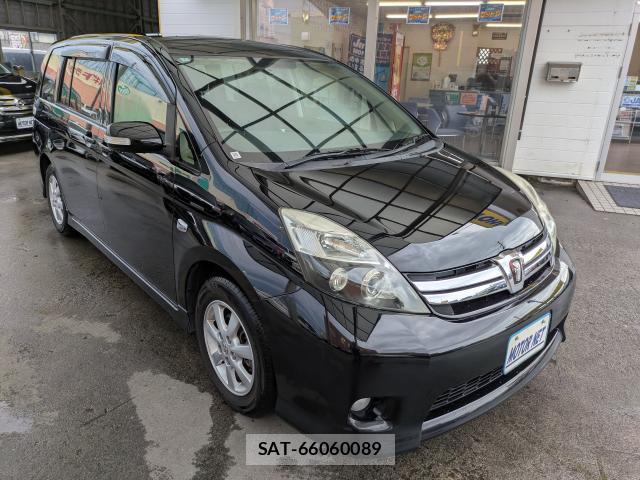 Toyota ISIS 2012-07 8855130-9