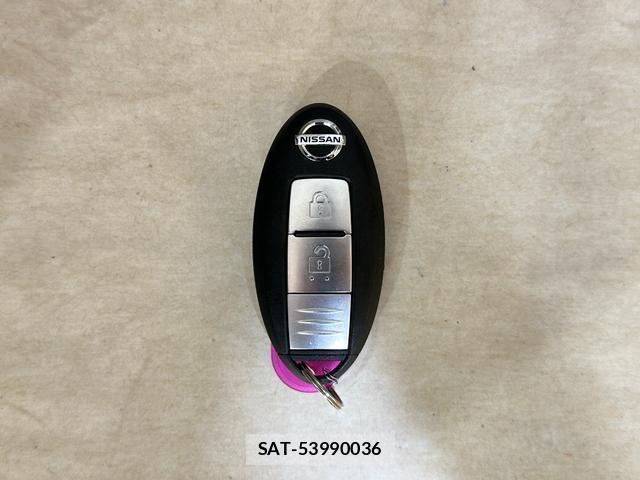 Nissan JUKE 2012-04 8855642-10