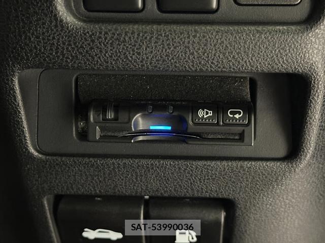 Nissan JUKE 2012-04 8855642-4