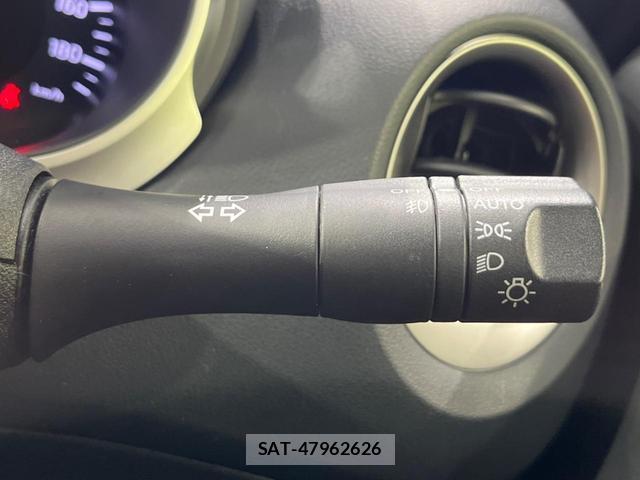 Nissan JUKE 2013-09 8856605-6