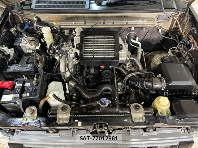 Nissan KIX 2009-08 8855093-19