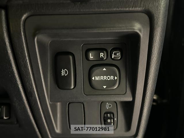 Nissan KIX 2009-08 8855093-4