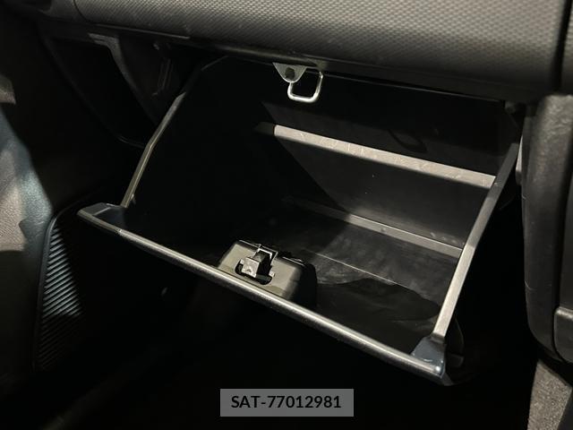 Nissan KIX 2009-08 8855093-9