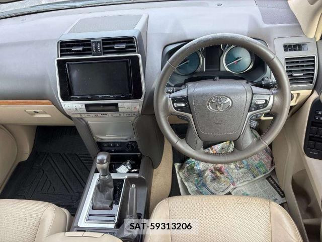 Toyota LAND CRUISER PRADO 2018-03 8855759-2