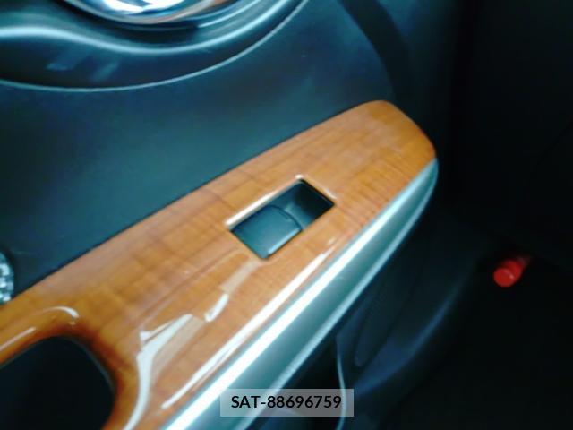 Nissan LATIO 2015-08 8854130-12