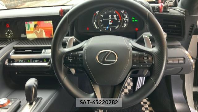 Lexus LC 2017-05 8855412-16
