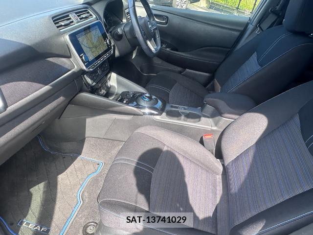 Nissan LEAF 2022-01 8854939-10