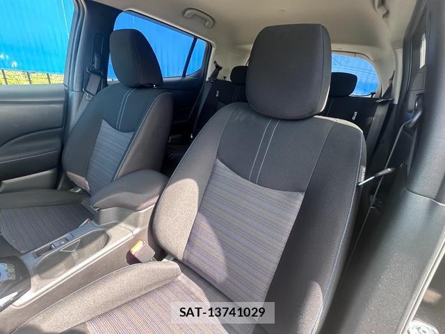 Nissan LEAF 2022-01 8854939-11