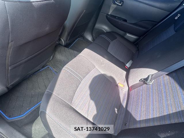 Nissan LEAF 2022-01 8854939-13