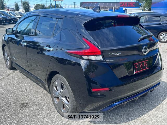 Nissan LEAF 2022-01 8854939-7