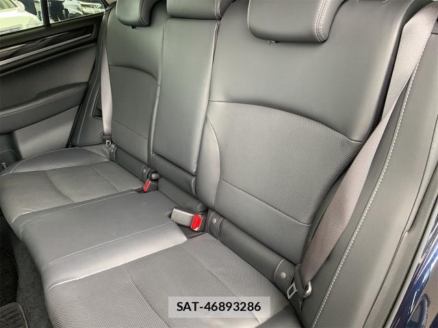 Subaru OUTBACK 2018-01 8854394-12