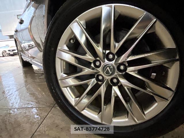Lexus LS 2018-01 8856196-12