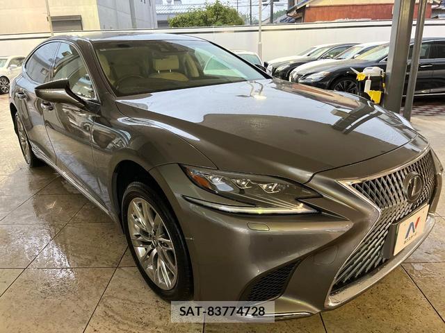 Lexus LS 2018-01 8856196-15