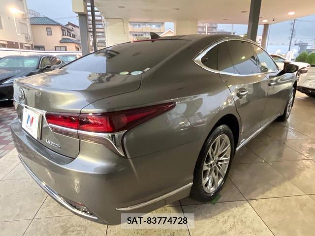 Lexus LS 2018-01 8856196-16