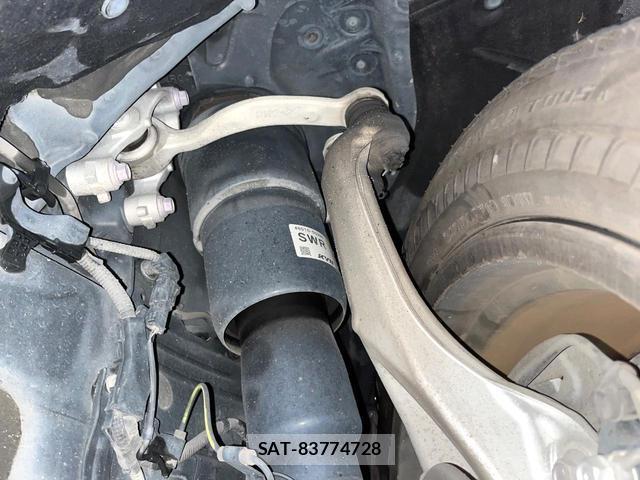 Lexus LS 2018-01 8856196-19