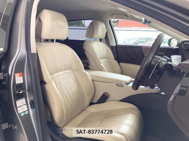 Lexus LS 2018-01 8856196-7