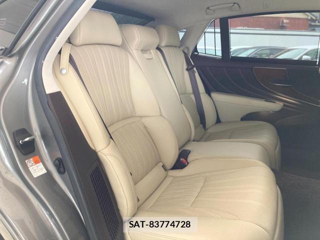 Lexus LS 2018-01 8856196-8