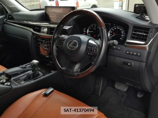 Lexus LX 2016-05 8855467-2
